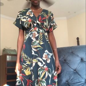 TROPICAL PRINTED SHORT SLEEVE MIDI DRESS
